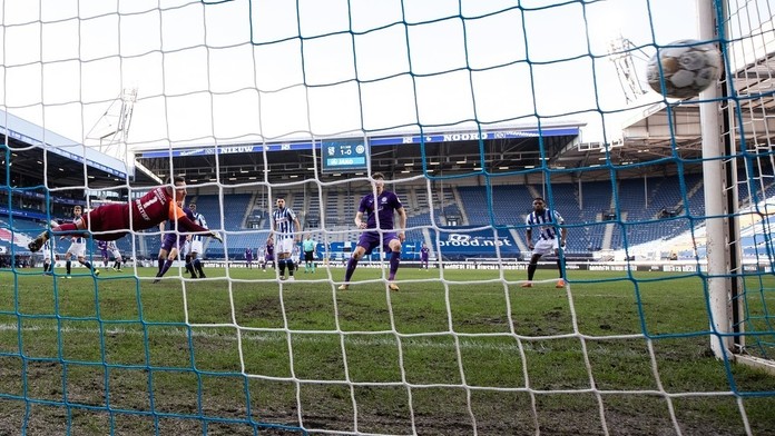 Delfíny uviazli pri Novom Zélande