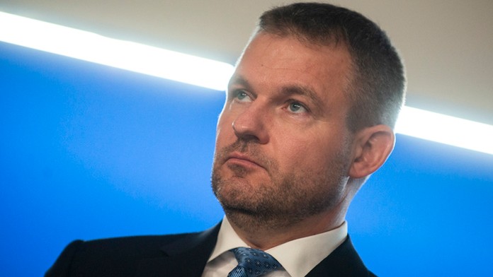 Zľava Blaise Matuidi a Emre Can z Juventusu oslavujú gól proti Udinese. 