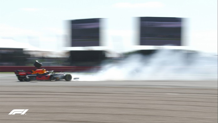 Max Verstappen po náraze.