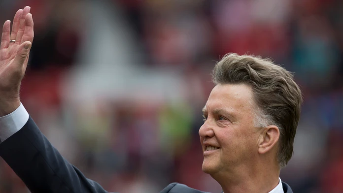 Tréner Manchestru United Louis van Gaal zdraví fanúšikov pred prvým zápasom v Premier League.