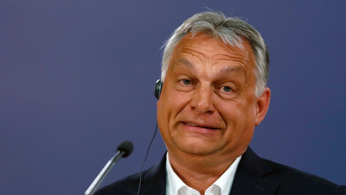 Pickup s prívesom našli na odpočívadle pri diaľnici.