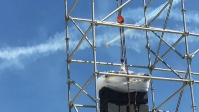 Lietadlo, ktoré sa zrútilo na zem a jeho pilot zahynul.