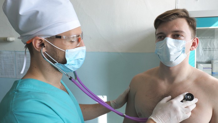Očkovanie proti covidu významne pomohlo pacientom s rakovinou, tvrdí britská štúdia