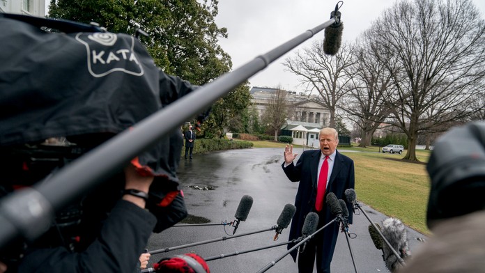 Donald Trump počas rozhovoru s novinármi. 