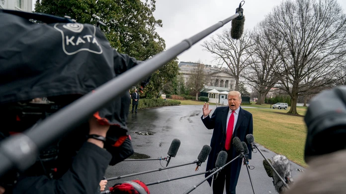 Donald Trump počas rozhovoru s novinármi. 