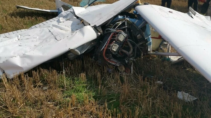 Pri Prahe spadlo malé lietadlo, dvaja mŕtvi.