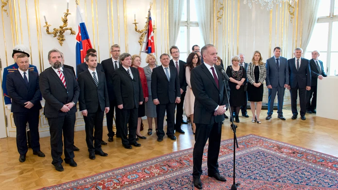 Andrej Kiska a bývalí ústavní sudcovia, právnici, advokáti a sudcovia, ktorí vyzvali na zrušenie Mečiarových amnestií. 