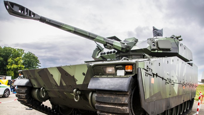 Slovensko uzavrelo so Švédskom zmluvu na nákup 152 pásových vozidiel