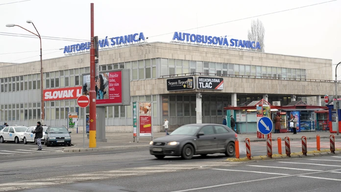 Autobusová stanica Nivy v Bratislave. 