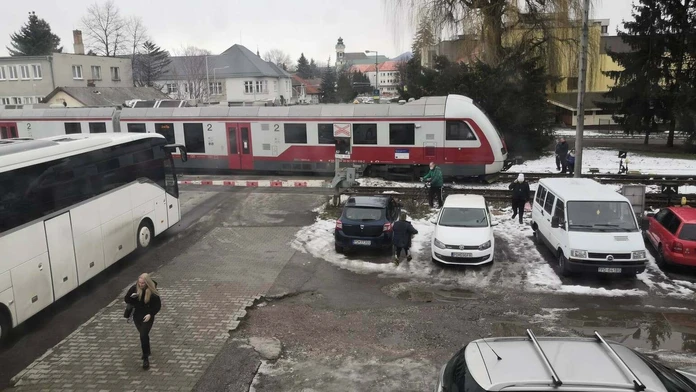 Vykoľajený vlak v Prievidzi.