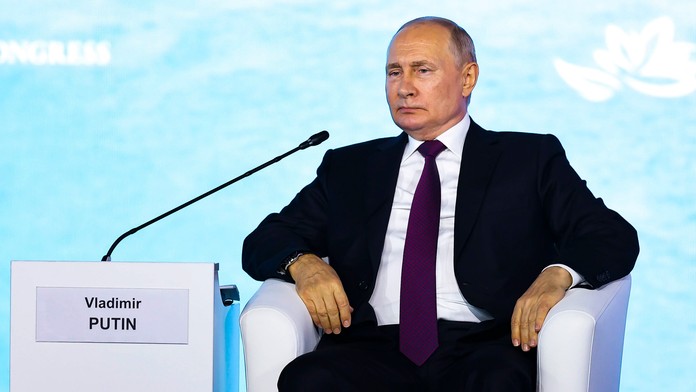 Putin schválil zmeny obmedzujúce mediálne pokrytie prezidentských volieb