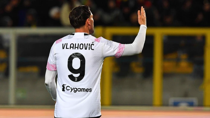 Juventus priviedol k triumfu dvojgólový Vlahovič. Tím slovenského stopéra ostáva na dne tabuľky