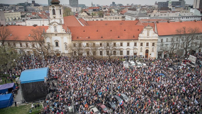 Protestné zhromaždenie Za slušné Slovensko v Bratislave.