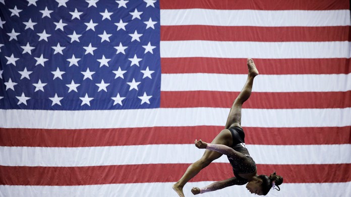 Zľava kouč Derby County Phillip Cocu a posila tímu Wayne Rooney.