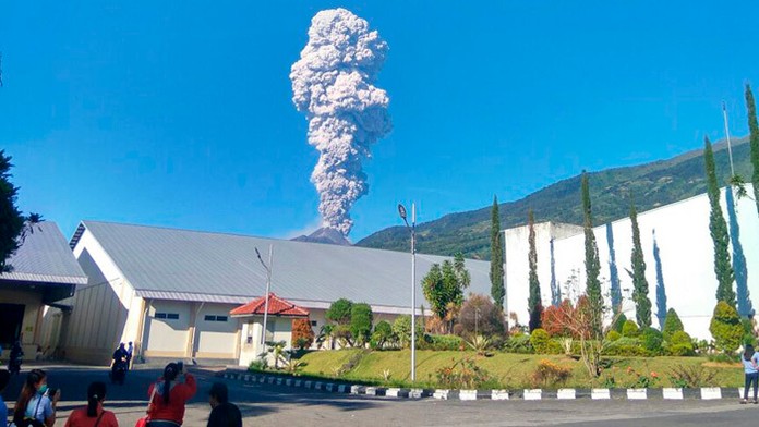 V Indonézii vybuchla najaktívnejšia sopka Merapi.