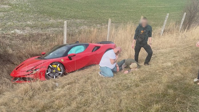 Vodič Dacie odkazuje vodičovi Ferrari z kolízie: „Som si vedomý, že chybu som urobil ja a mrzí ma to...“