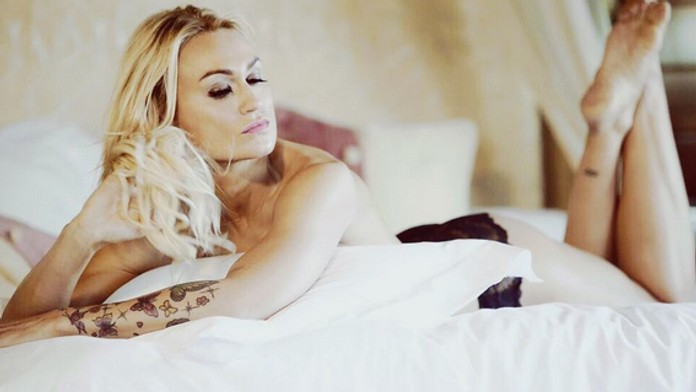 Určite neuhádnete, aké je povolanie tejto polonahej ženy