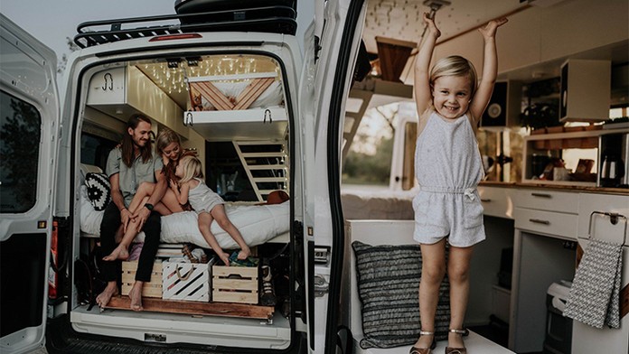 Rodina Fiteovcov býva v karavane