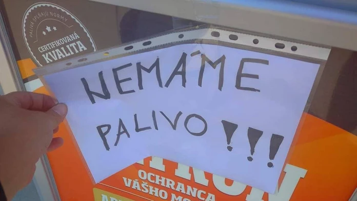Oznam na čerpacej stanici 