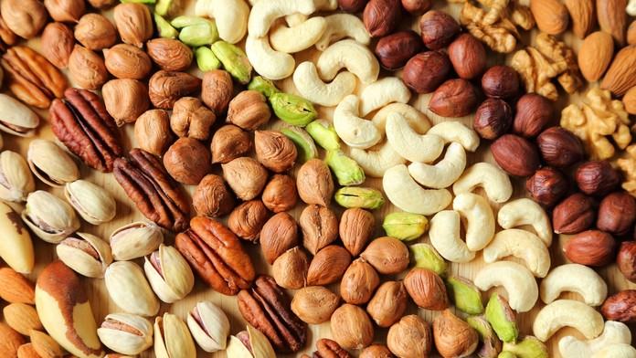 Radi ich chrúmeme pri sledovaní televízie. Prekvapí vás, čo všetko v nich našli