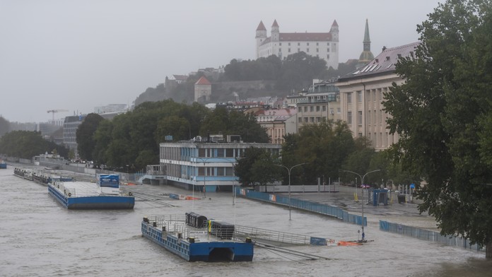 Zaplavené nábrežie Dunaja