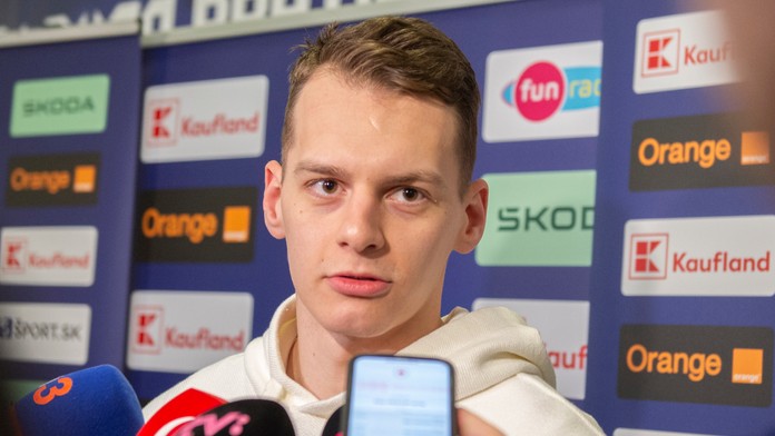 Pred rokom zostal v tieni Fehérváryho, teraz si pýta už tretiu účasť na MS. Mladý bek stále poškuľuje po NHL