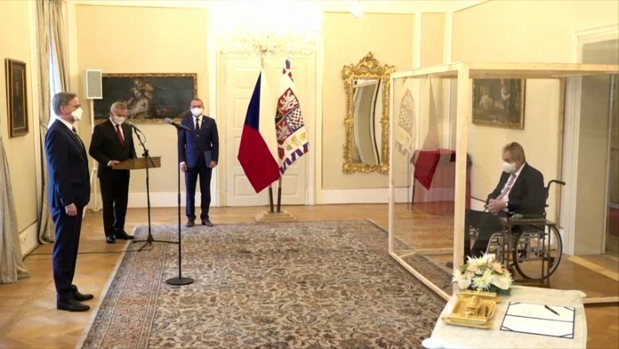 M. Zeman vymenoval P. Fialu za premiéra.