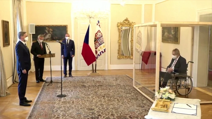 M. Zeman vymenoval P. Fialu za premiéra.