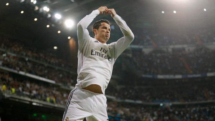 Futbalista Realu Madrid Cristiano Ronaldo sa teší po z gólu.