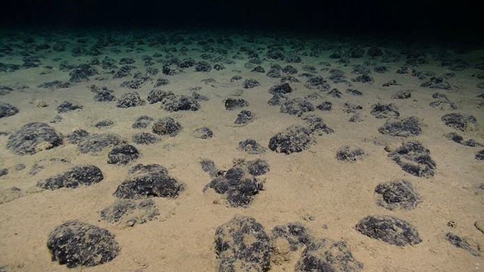 Vedci objavili na dne oceánu „temný kyslík“. Spochybňuje teóriu o vzniku života, ktorú poznáme z učebníc