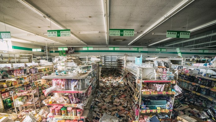 Supermarkety ostali plne zásobené.