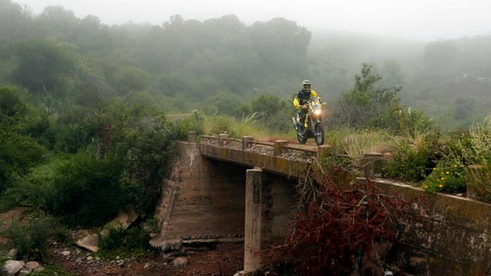 Slovenský motocyklista Štefan Svitko na KTM počas 2. etapy Rely Dakar.