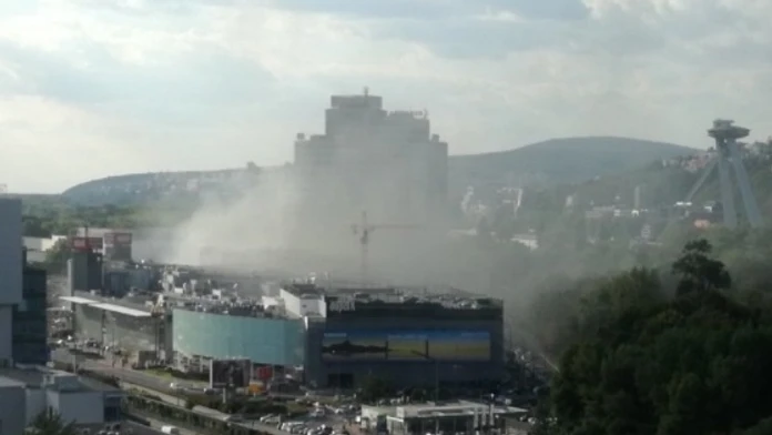 Obchodné centrum zachvátil oheň v utorok popoludní.