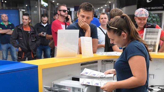 Na snímke oficiálne spustenie predaja vstupeniek na majstrovstvá sveta v ľadovom hokeji na Slovensku v Košiciach.