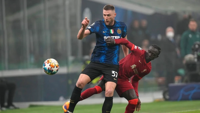 Liverpool porazil Inter Miláno 2:0. Milan Škriniar odohral celý zápas