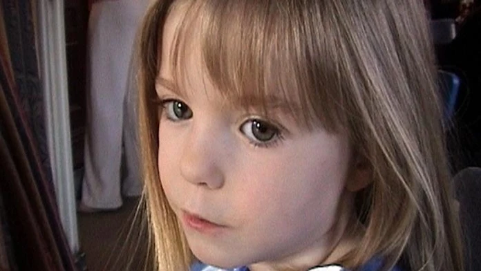 Na archívnej snímke z marca 2007 trojročné britské dievčatko Madeleine McCannová. 