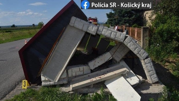 Trent Alexander-Arnold z Liverpoolu oslavuje triumf vo finále LM nad Tottenhamom.