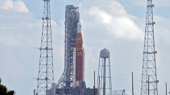 Štart superťažkej rakety v rámci misie Artemis odložili. Následne zverejnili nový termín