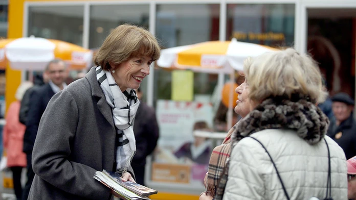 Napadnutá kanidátka na starostku Kolína Henriette Rekerová.