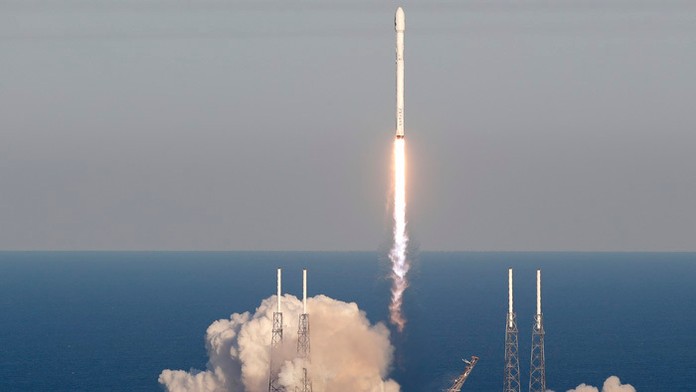 Raketa Falcon 9 FT s teleskopom TESS.