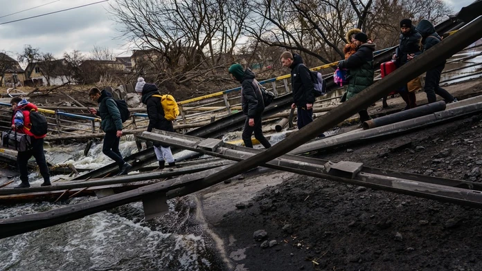 Humanitárne koridory v Mariupole vedú k zamínovaným cestám