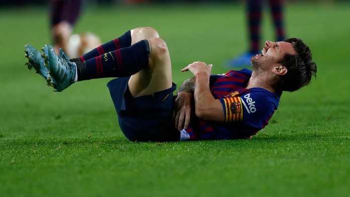 Messi v bolestiach.