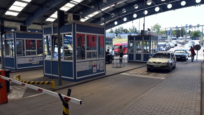 Na snímke colná kontrola na hraničnom priechode s Ukrajinou Vyšné Nemecké 