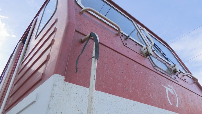 Rušňovodiči upozorňujú na kritickú situáciu čiernymi stuhami.