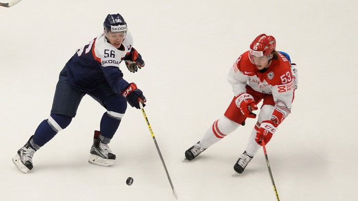 Marko Daňo v súboji s dánskym útočníkom Thomasa Spellingom.
