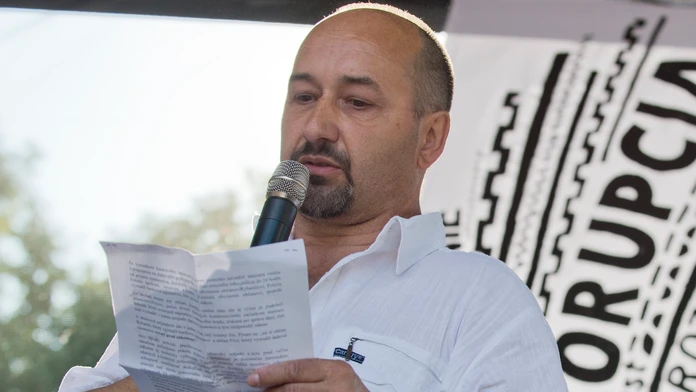 Bývalý zástupca riaditeľa Národnej jednotky finančnej polície NAKA Jozef Lutter na druhom proteste proti korupcii v Bratislave.