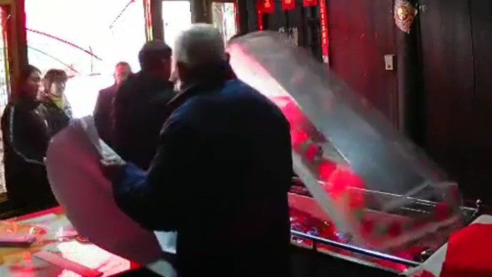 Predaj cez živý prenos.