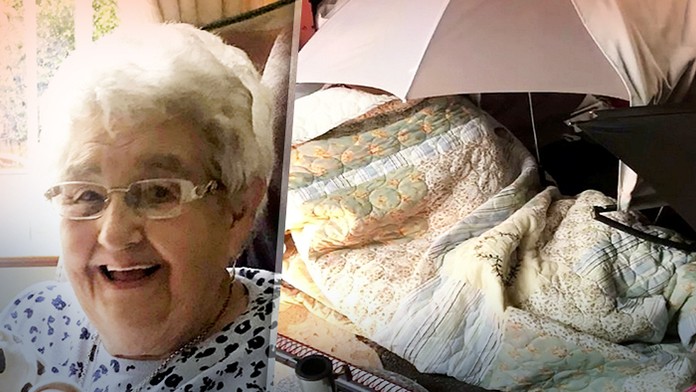 Rita Tonksová čakala na sanitku vonku na daždi