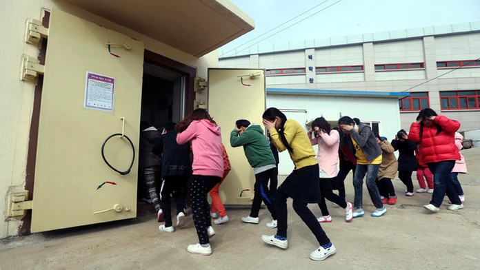 Dve rádiá na Guame omylom vysielali varovanie pred útokom.