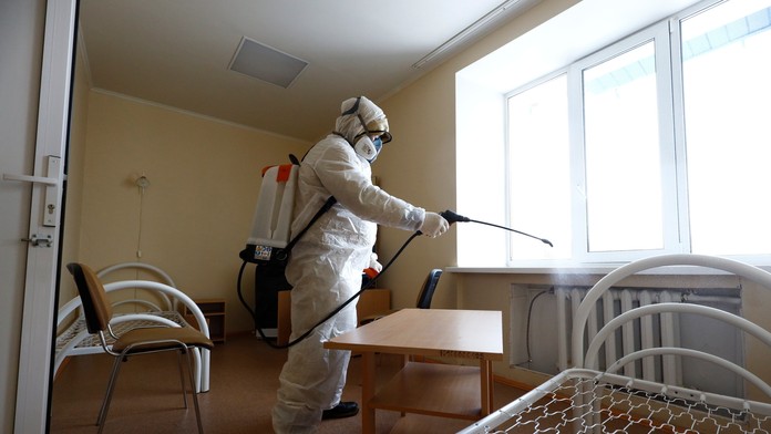 Zľava Tomáš Tatar, Shea Weber a Phillip Danault z Montrealu oslavujú gól proti Washingtonu.